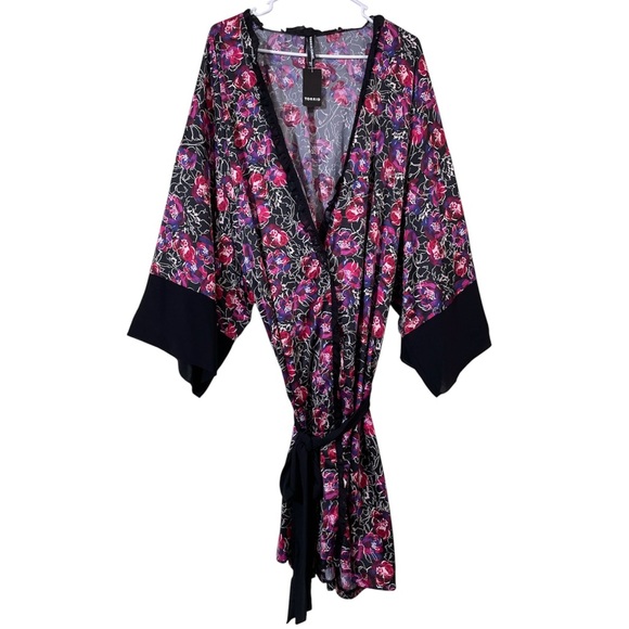 torrid Kimono Sleeve Midi Robe - Satin Floral Black Water Outline Floral 3X / 4X - Picture 6 of 16